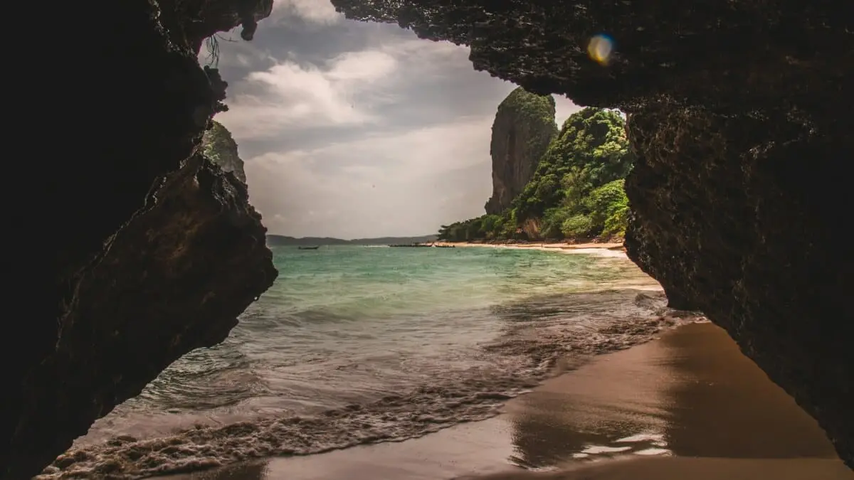 Utforska Railay Beach illustration